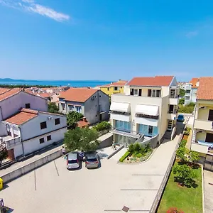  Apartament 33