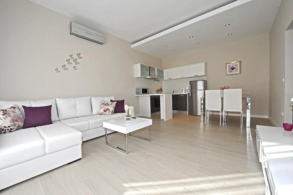 Apartments Villa Violet Zadar 0*,
